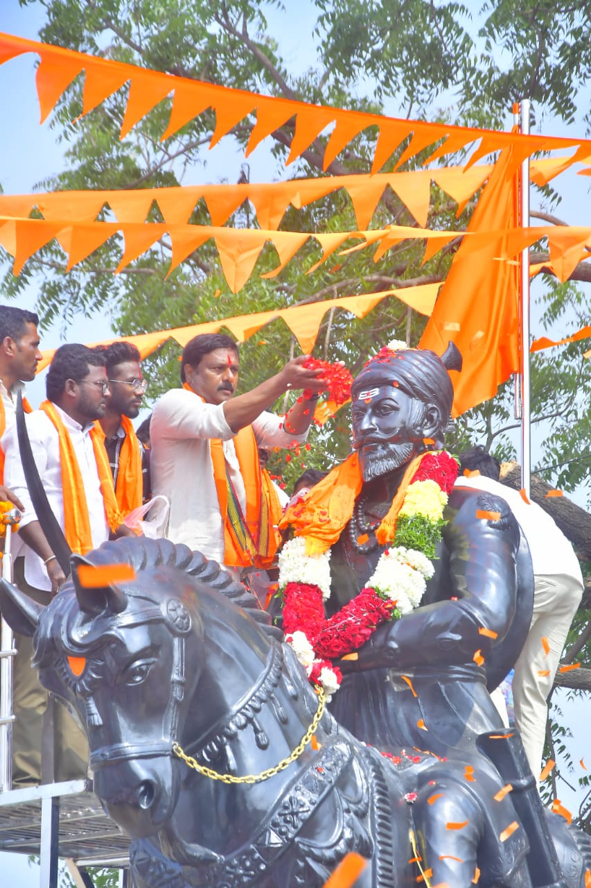 చించోలి గ్రామంలో శివాజీ విగ్రహాన్ని ఆవిష్కరించిన ఎమ్మెల్యే మహేశ్వర్ రెడ్డి