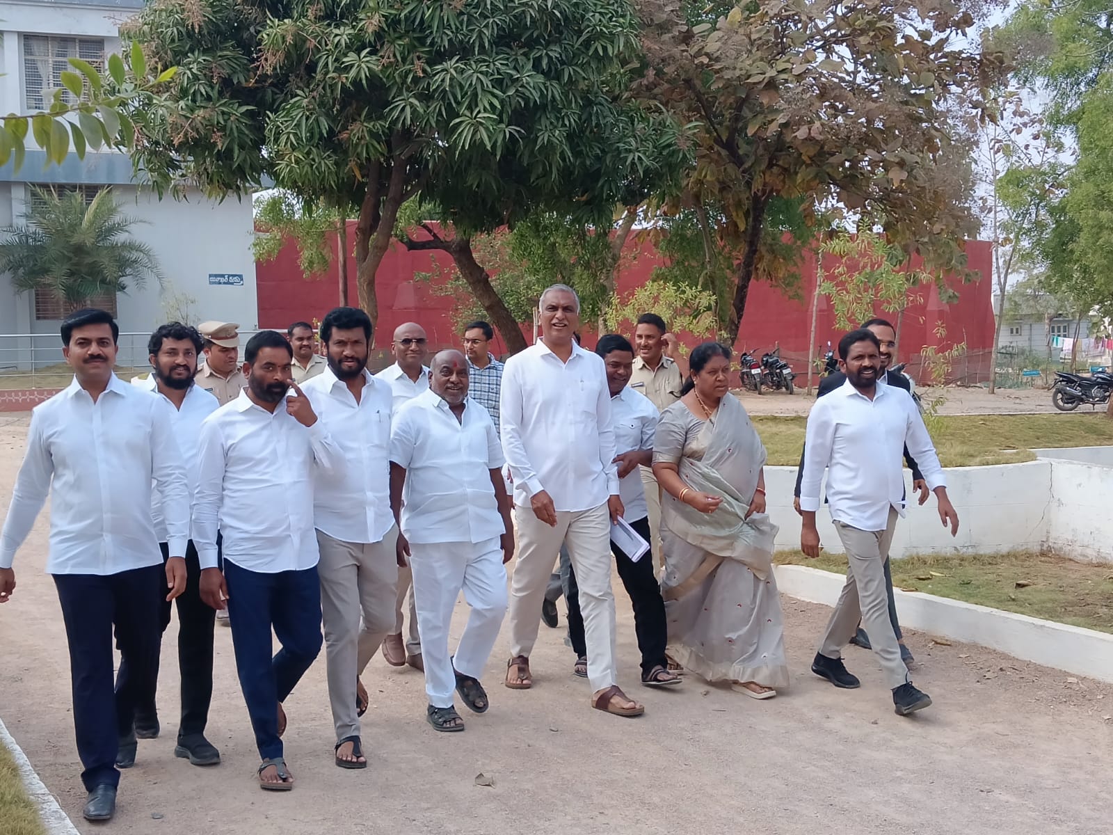 బాల్క సుమన్ అరెస్టుపై హరీశ్ రావు తీవ్ర ఆగ్రహం