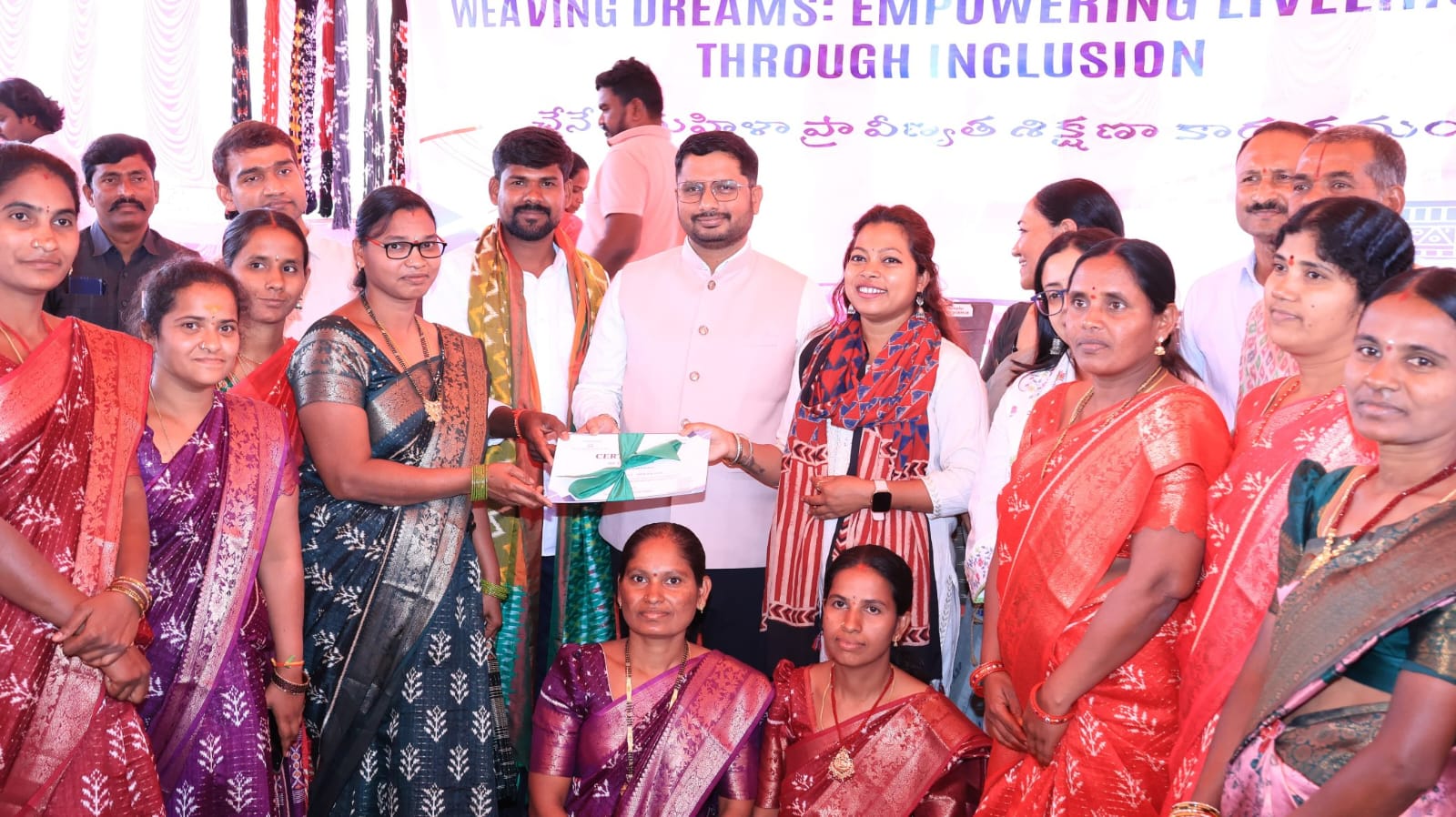 ఇక్కత్ కళాకారులకు బ్రాండింగ్  మార్కెటింగ్‌పై దృష్టి