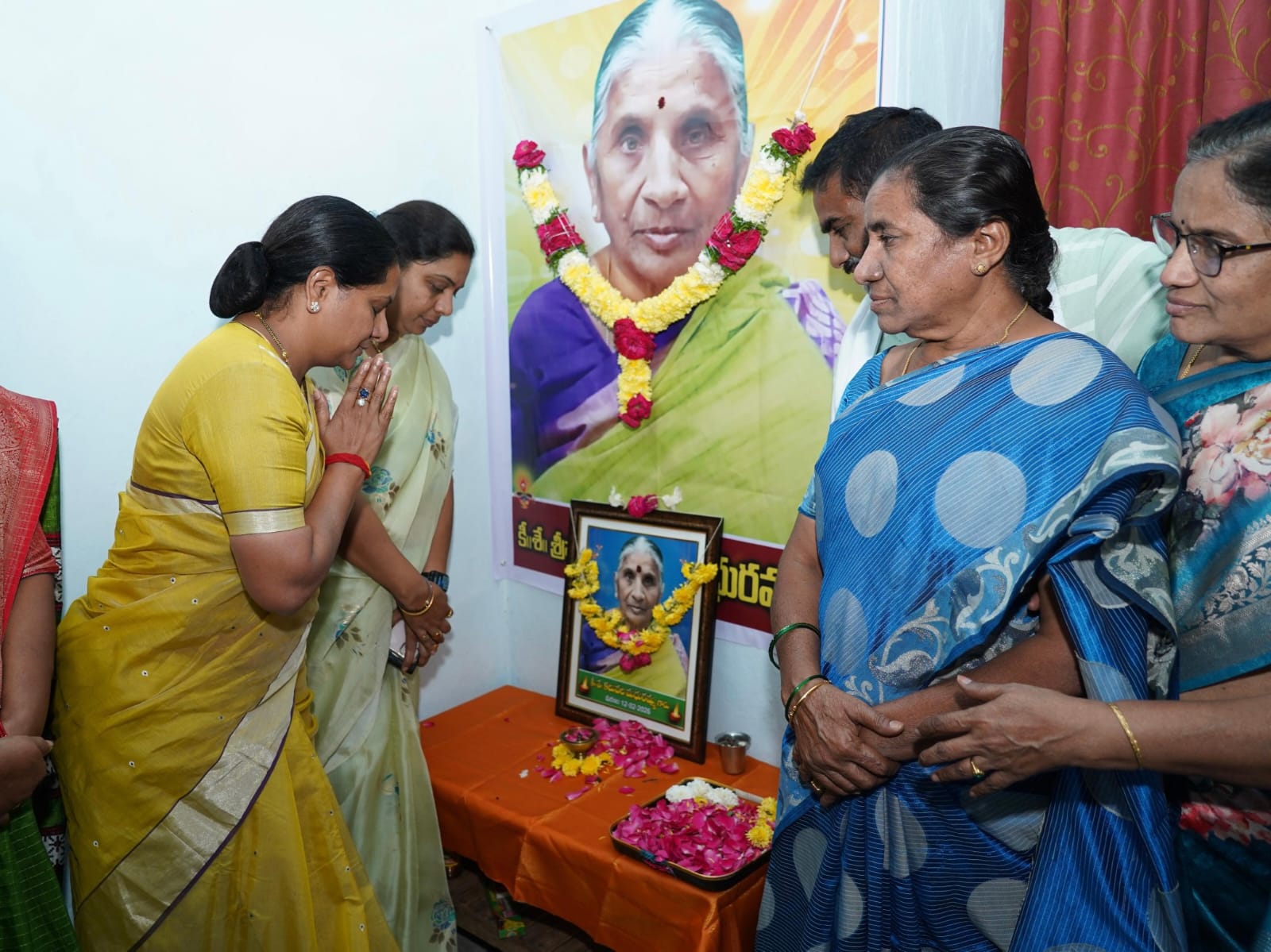 కల్వల మల్లికార్జున్ రెడ్డి కుటుంబాన్ని పరామర్శించిన కల్వకుంట్ల కవిత