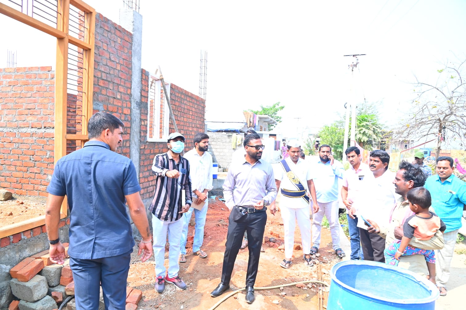 ఐలాపూర్‌లో ఇందిరమ్మ ఇండ్ల పనులపై కలెక్టర్ సమీక్ష